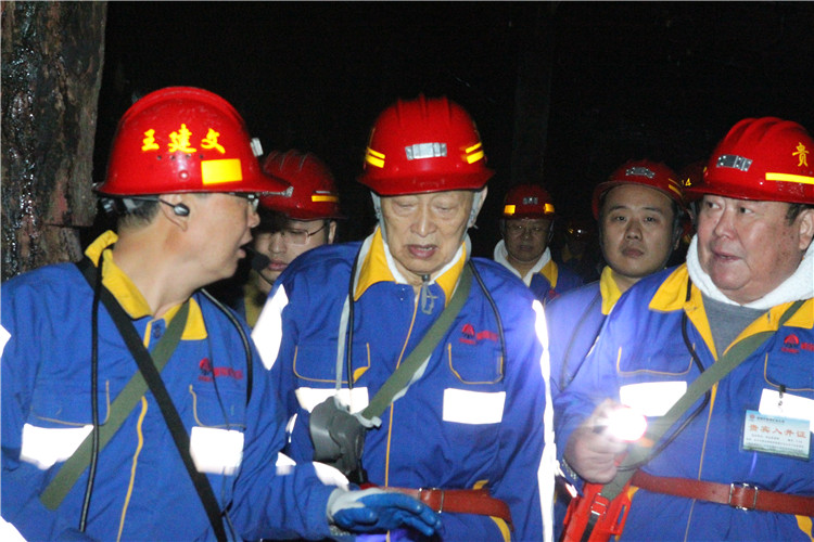 宋院士、張?jiān)菏恳恍邢戮暡旃ぷ鳎犎〉V方匯報(bào)